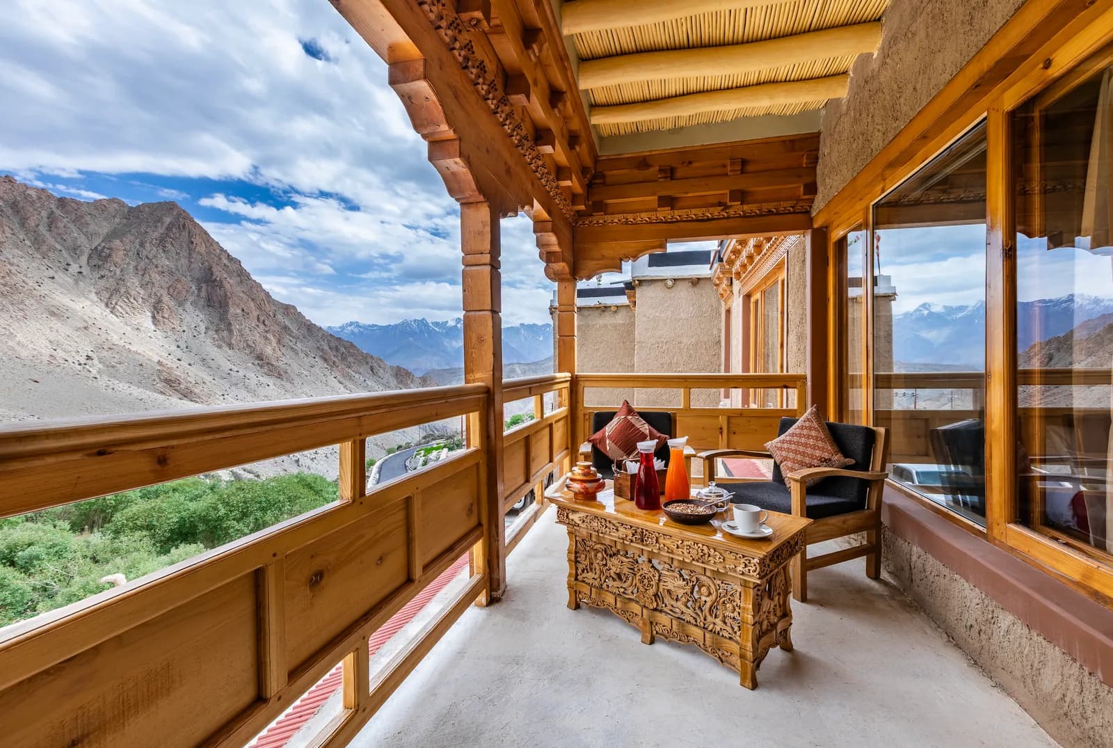 Snow Leopard Lodge