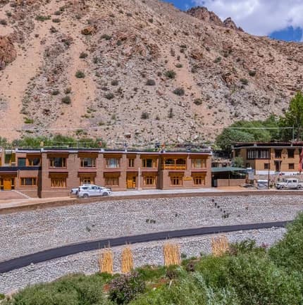 Snow Leopard Lodge