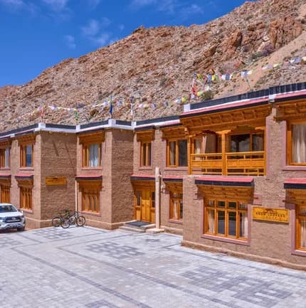 Snow Leopard Lodge