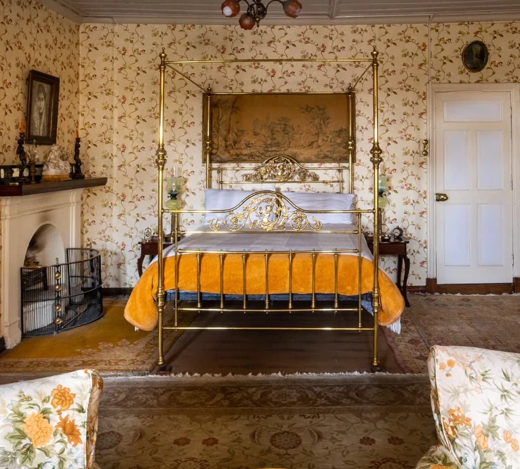 The Deluxe Suite